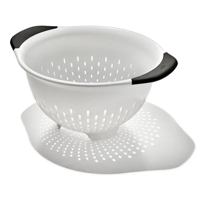 OXO Good Grips Colander 2 OXO Good Grips Colander - Image 2