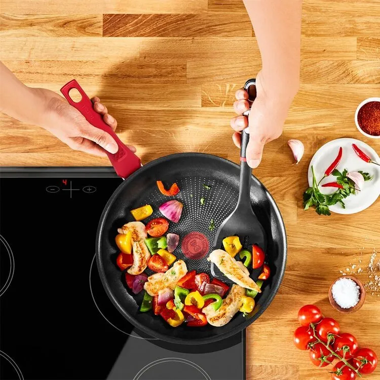 Tefal Daily Chef Red Induction Non-Stick Frypan 24cm 2 Tefal Daily Chef Red Induction Non-Stick Frypan 24cm - Image 2